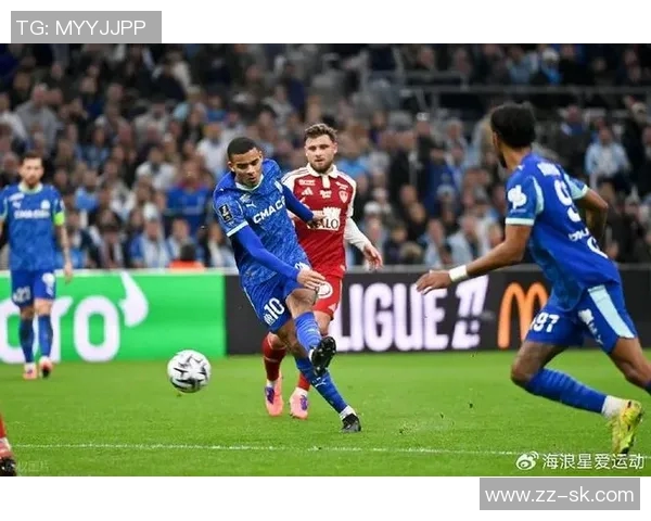 外国足球明星跨界挑战篮球赛场展现惊人运动天赋与激情对抗